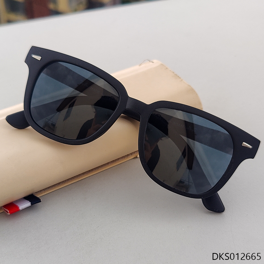 Wayfarer Shape Glass Lens Sunglass