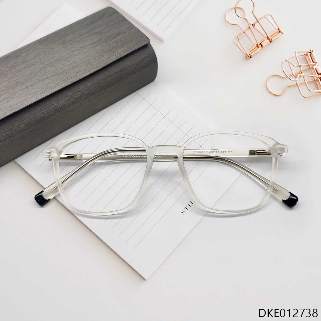 Light Weight and Durable Eyeglass