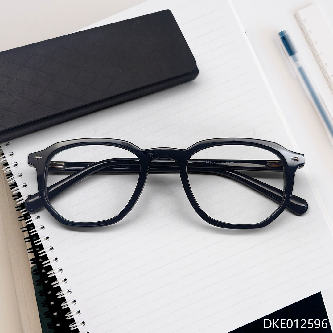 Semi-Round Black Color Fashionable Eyeglasses