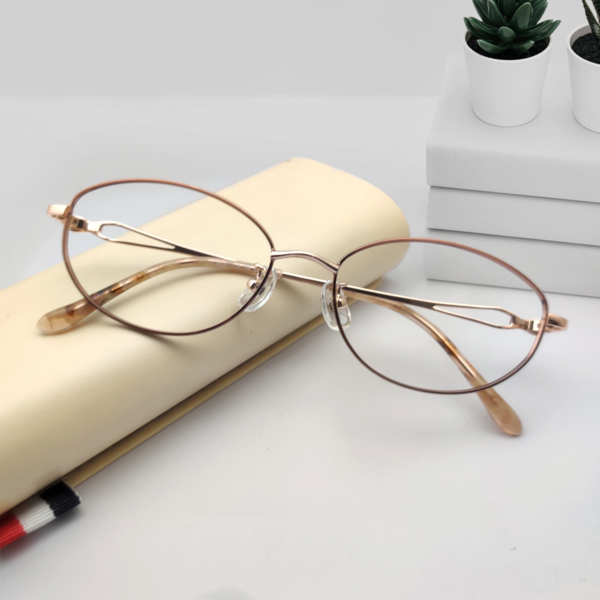 New Premium Quality Oval Shape Metal Eyeglasses Frame