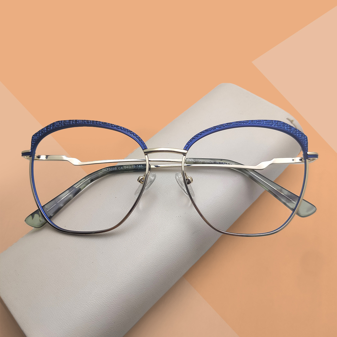 Stylish Women’s Eyeglasses