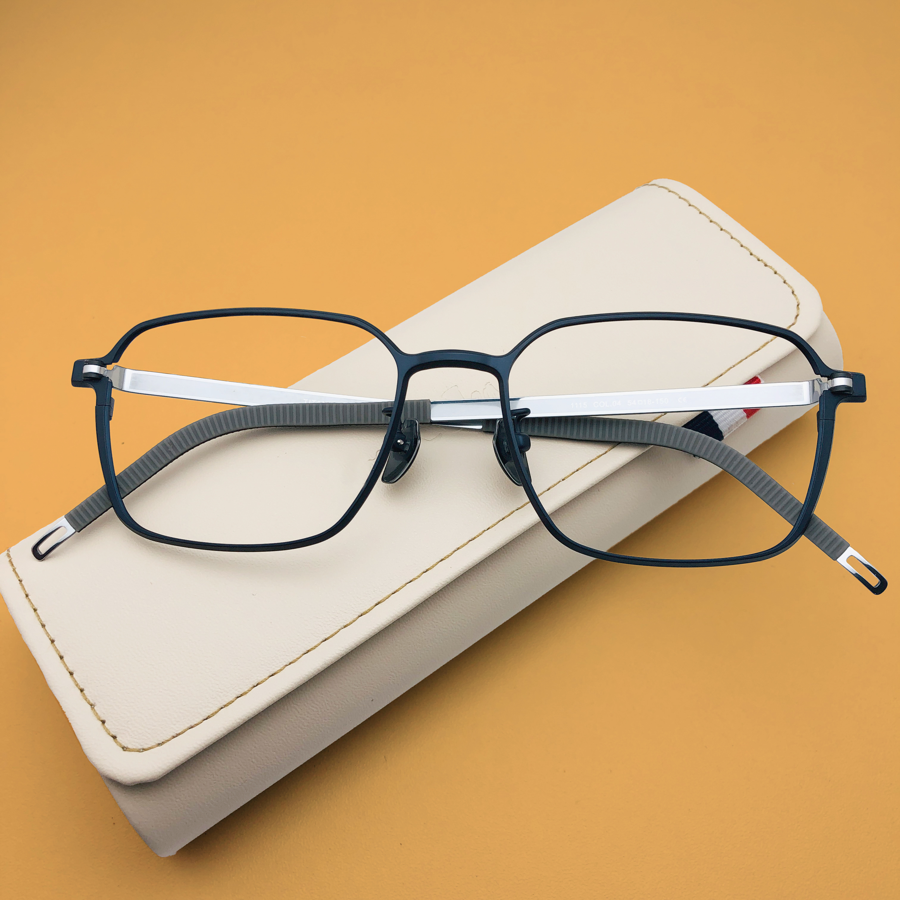 Luxurious Titanium Eyeglass