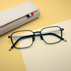Luxurious Titanium Squre Eyeglass