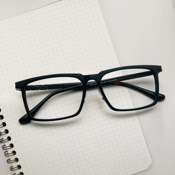 Premium Quality Titanium Eyeglasses