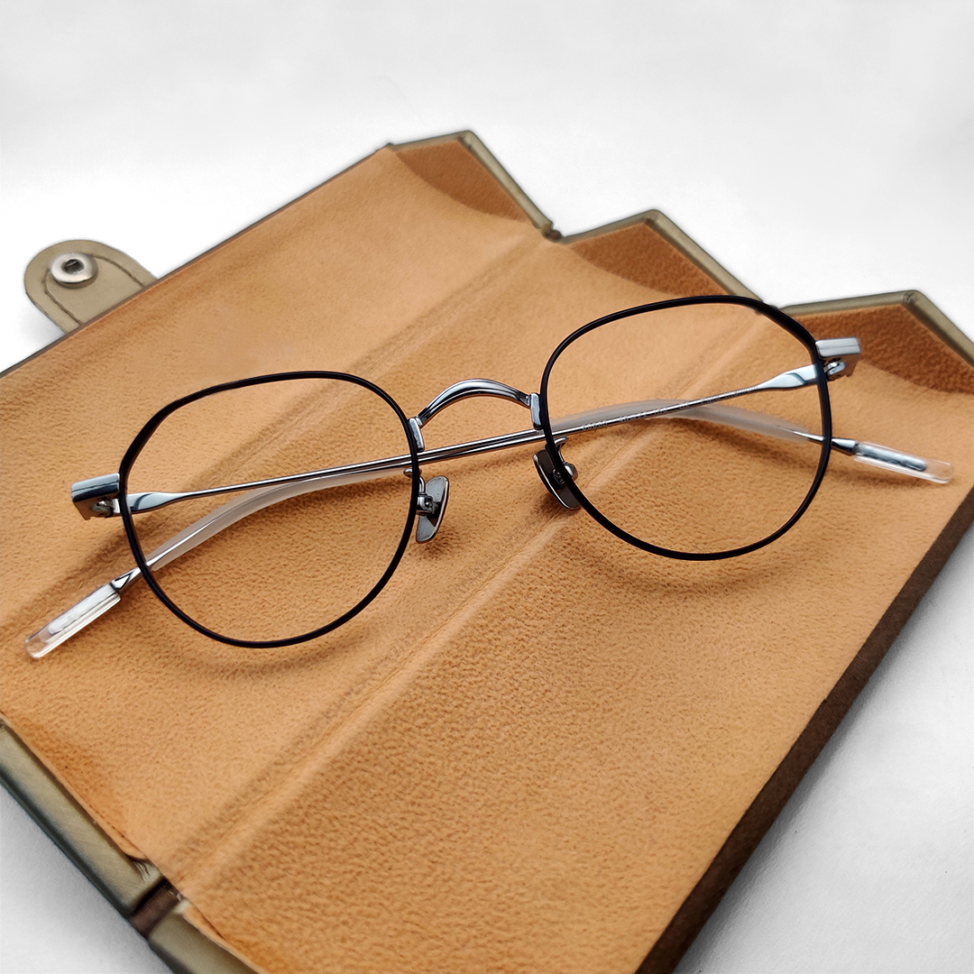 New Fashionable Oval Eyeglasses