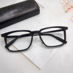 Elegant Titanium Square Shape Eyeglass Frame