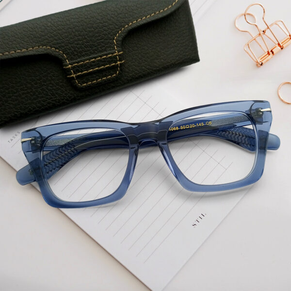 Fashionable Blue Transparent Eyeglass
