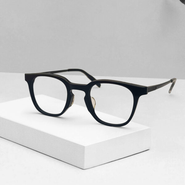 Round Shape High Quality Eyeglass