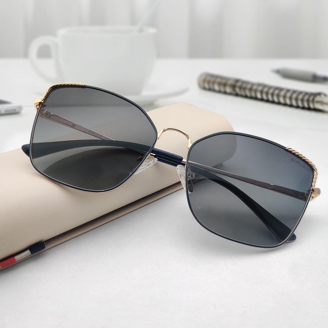 Fashionable Women’s Sunglasses