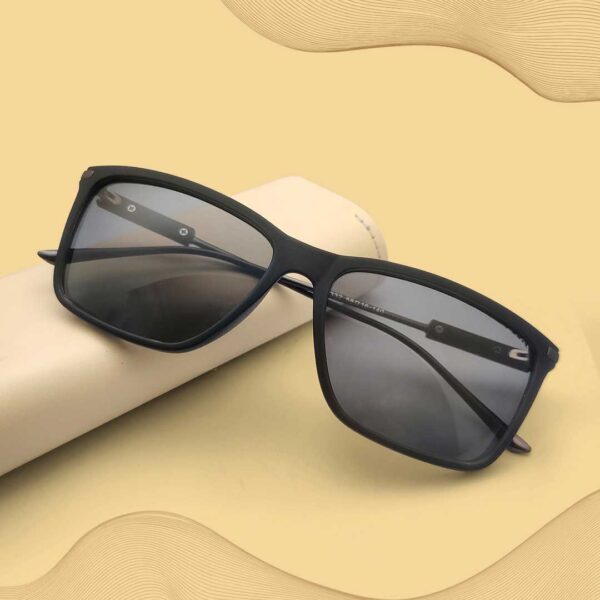 Black color light weight sunglasses