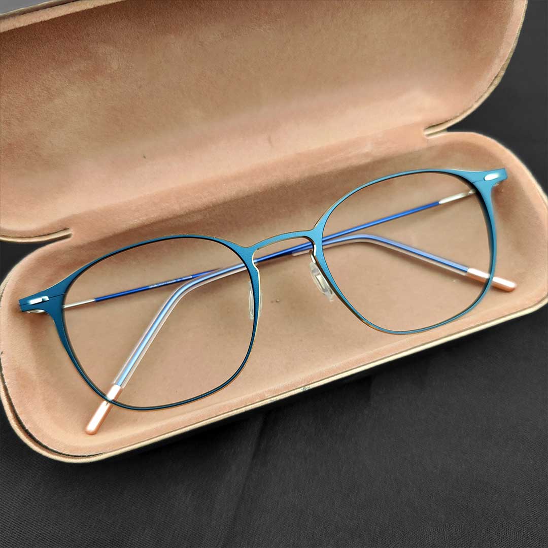 Titanium Material and Gorgeous Design Eyeglass