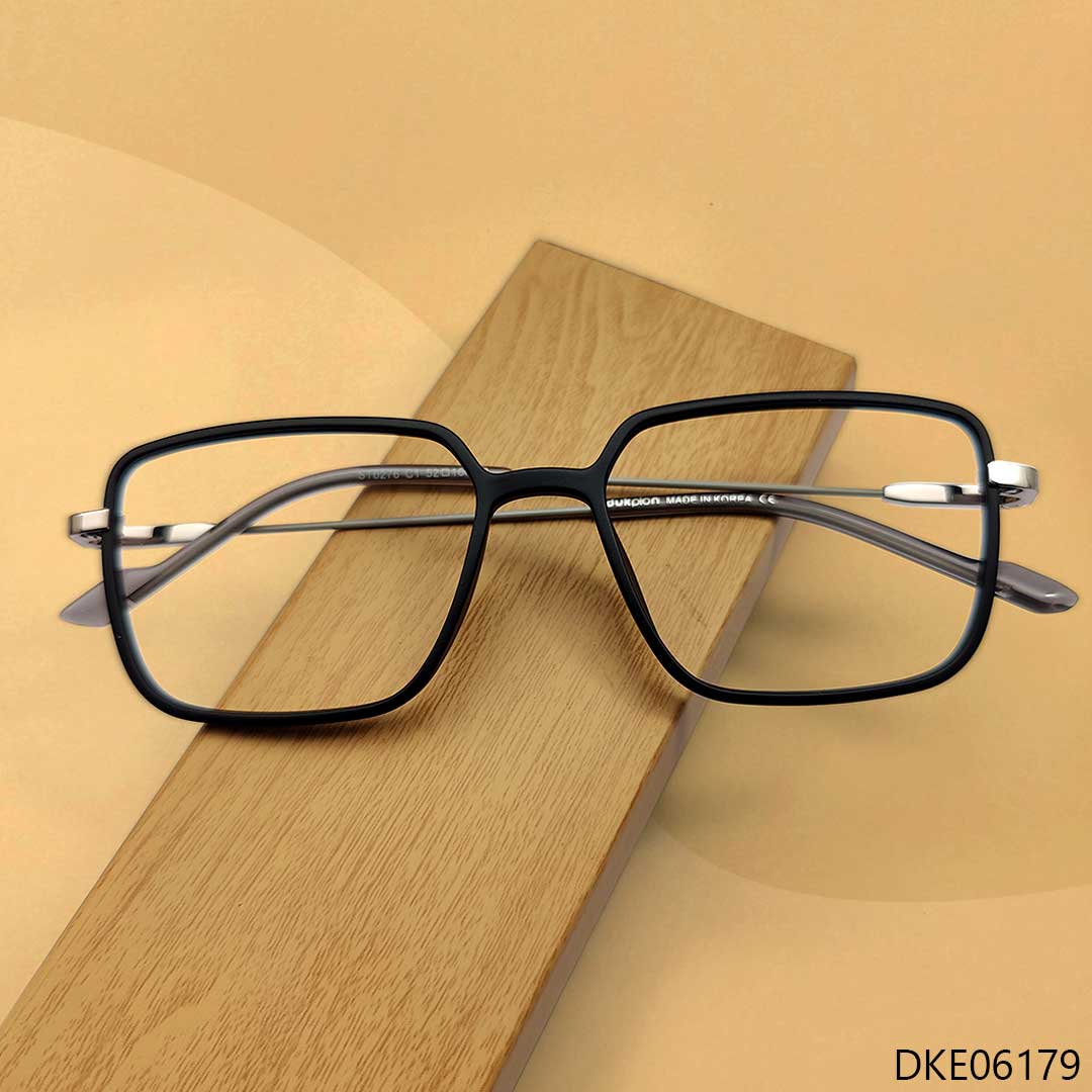 New Fashionable Black Color Square Shape Eyeglasses