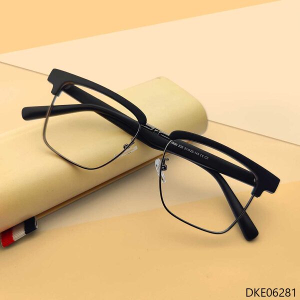 Unique Design Eyeglass