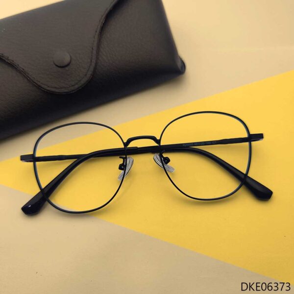 Black Color Round Shape Eyglasses