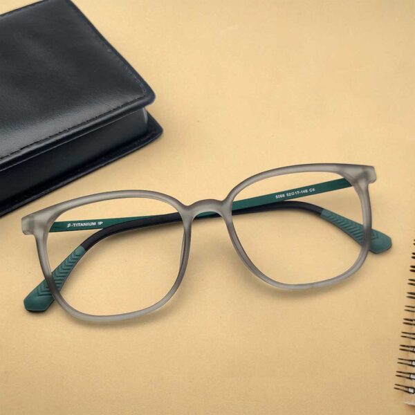 Transparent Color Premium Quality Eyeglass