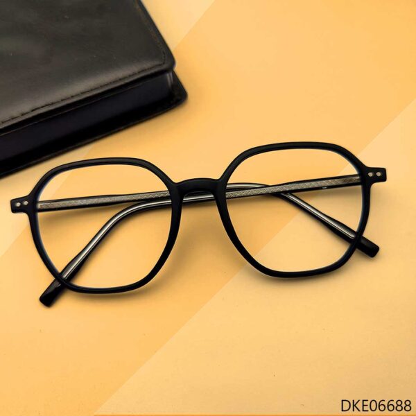Black Color Round Shape Eyeglass