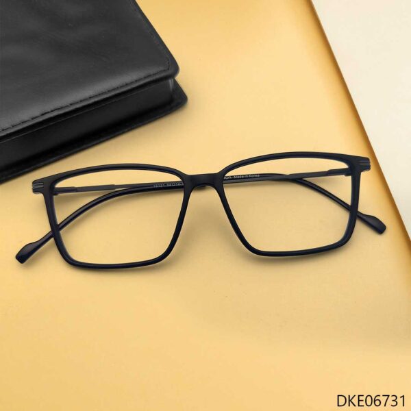 Black Color Stylish Eyeglasses