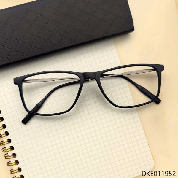Light Weight Black color Classy Eyeglasses