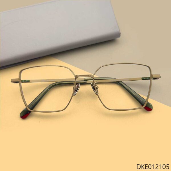 Gorgeous Design Titanium Built Eyeglass