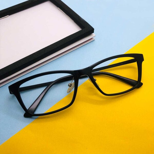 Light Weight Black Color Eyeglass