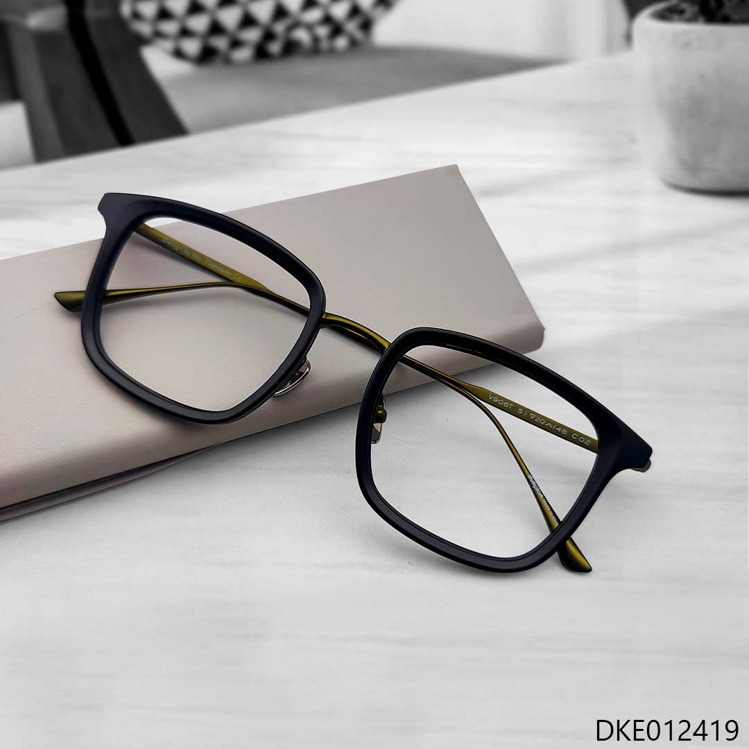 New Arrival Titanium Built Eyeglass