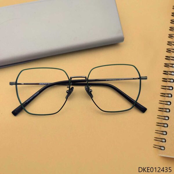 Light Weight Premium Quality Eyeglass